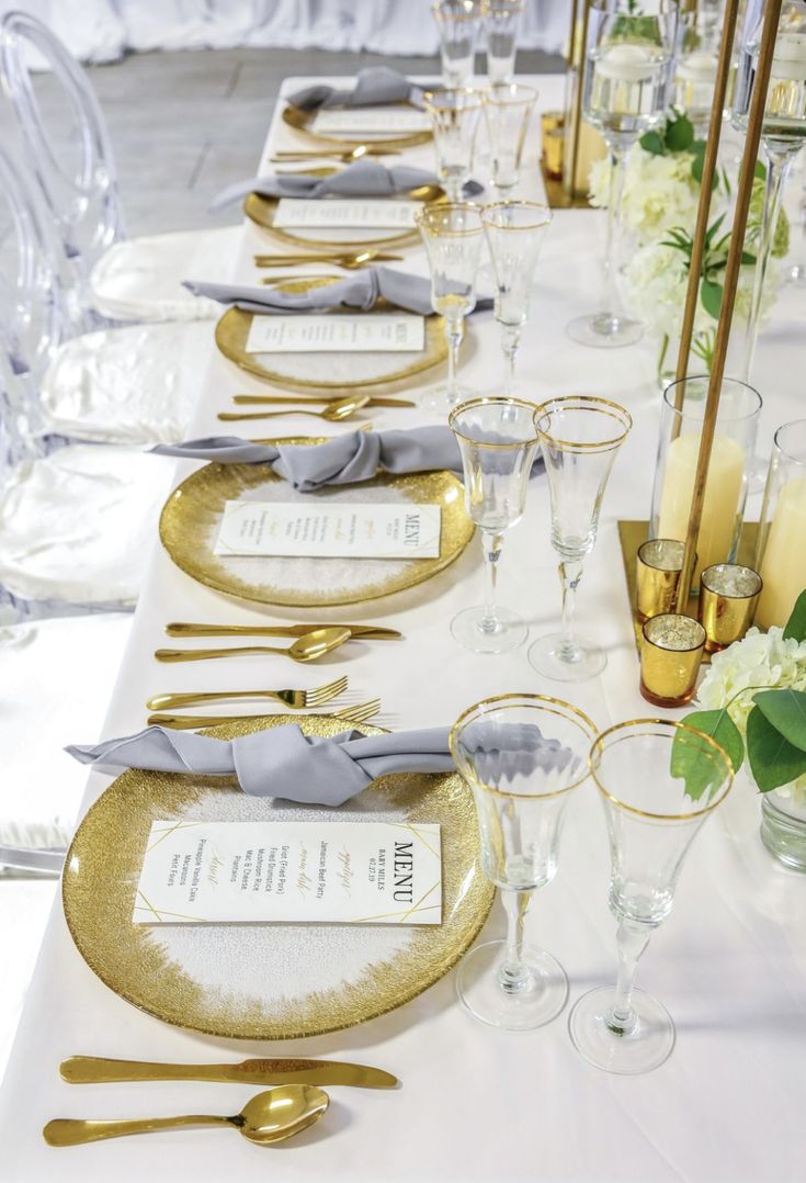 Gold-and-White-Glam-as-21-Mothers-Day-Table-Setting-Ideas-for-a-Stunning-Celebration.