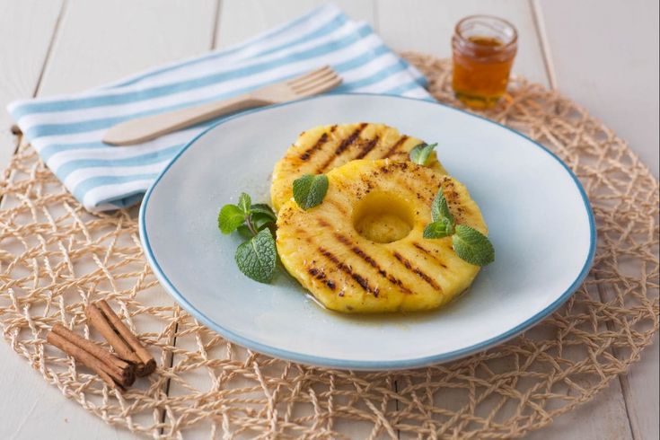 Grilled-pineapple-with-honey-and-cinnamon