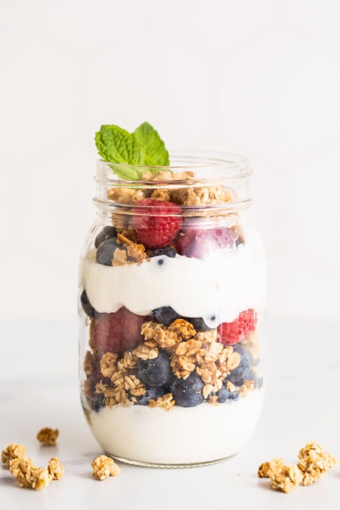 Homemade-Granola-and-Yogurt-Parfait