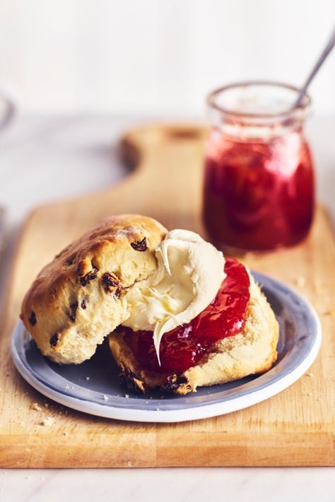 Homemade-Scones-with-Clotted-Cream-and-Jam.