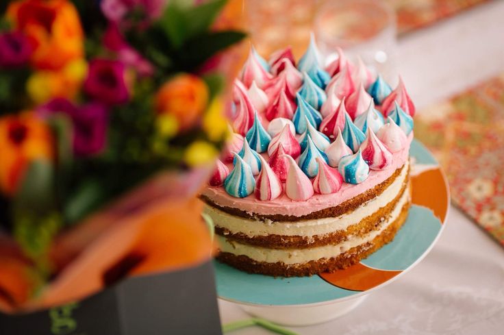 Meringue-Kisses-Cake.