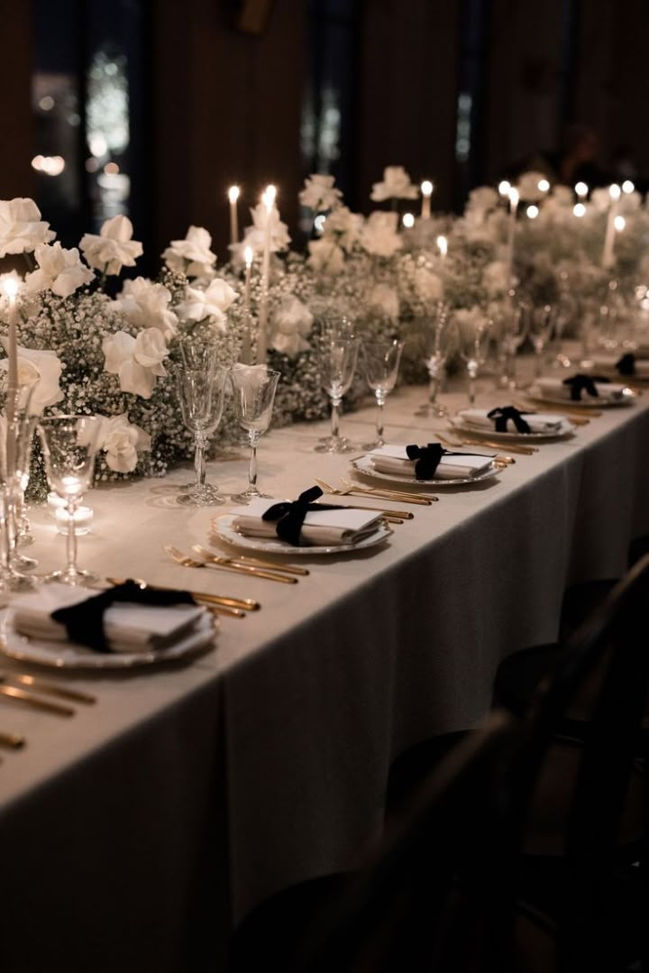 Monochrome-Elegance-as-21-Mothers-Day-Table-Setting-Ideas-for-a-Stunning-Celebration.