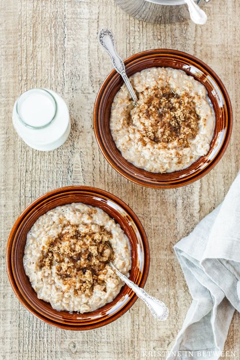 Oatmeal-with-Brown-Sugar-and-Cinnamon-as-23-Mothers-Day-Breakfast-in-Bed-Ideas-That-Will-Make-Her-Feel-Like-a-Queen.