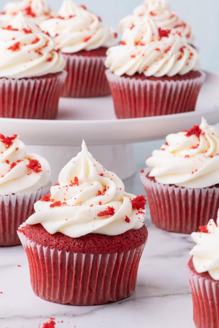 Red-Velvet-Cupcakes-with-Cream-Cheese-Frosting