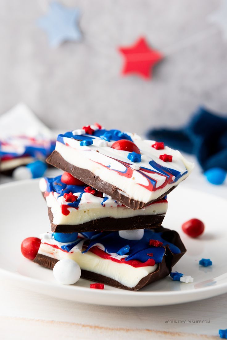 Red-White-and-Blue-Chocolate-Bark