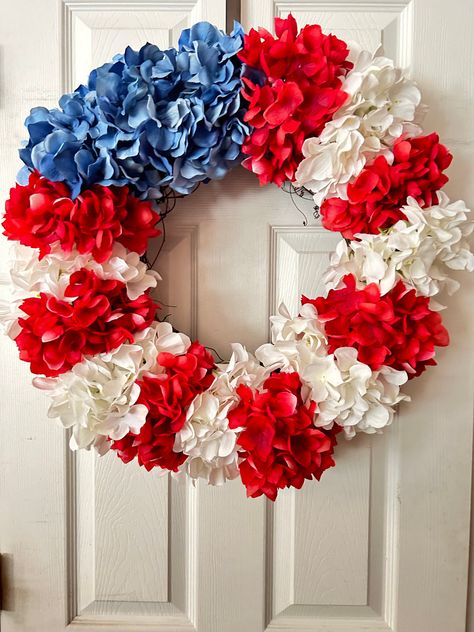 Red-and-White-Hydrangea-Wreath.