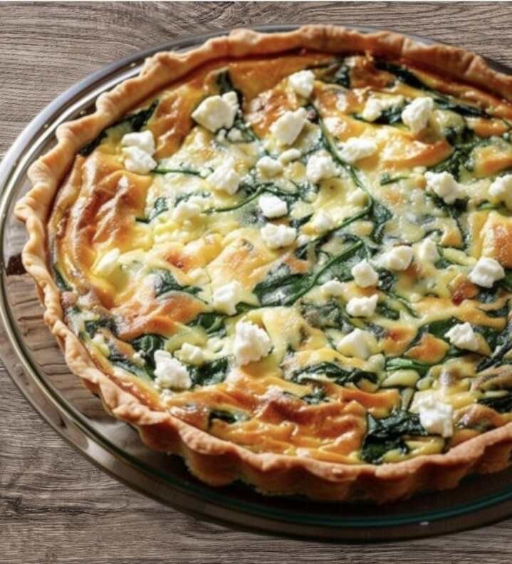 Spinach-and-Feta-Quiche-as-31-Gorgeous-Mothers-Day-Brunch-Ideas-That-Will-Impress-Mom