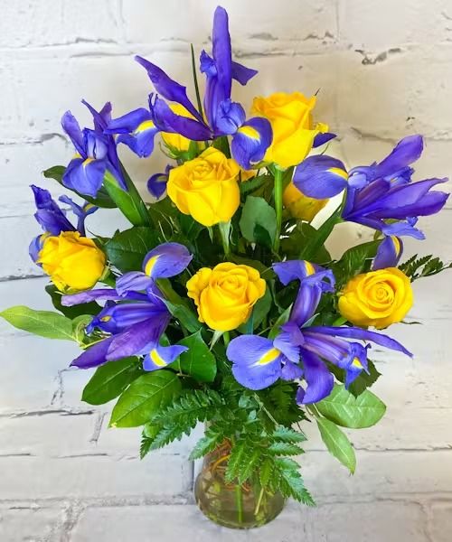 Vibrant-Iris-Bouquet