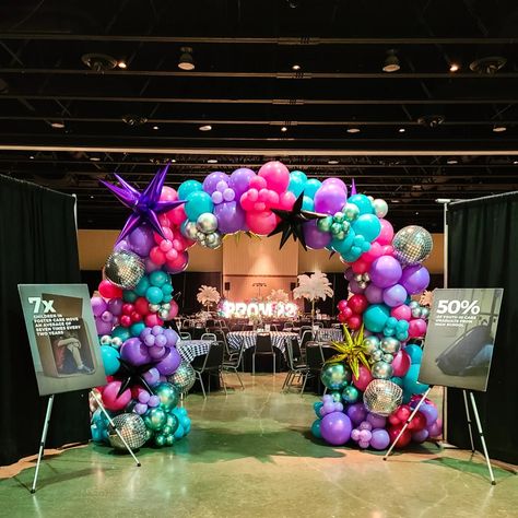 Balloon-Arch-at-the-Entrance-as-25-Gorgeous-Mothers-Day-Balloon-Decoration-Ideas-for-a-Memorable-Party.