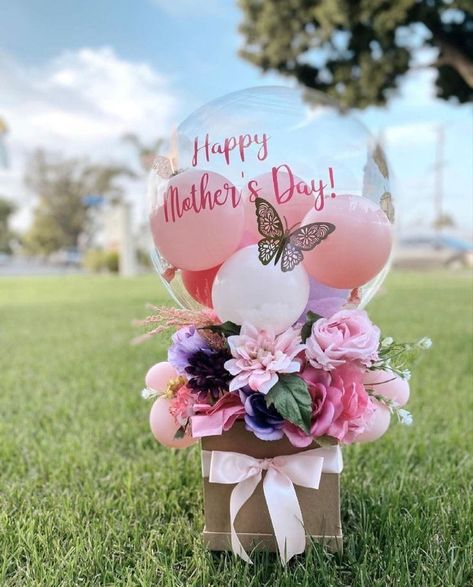 Balloons-with-Floral-Details-as-25-Gorgeous-Mothers-Day-Balloon-Decoration-Ideas-for-a-Memorable-Party.