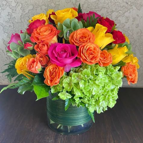 Bold-Color-Block-Floral-Centerpiece