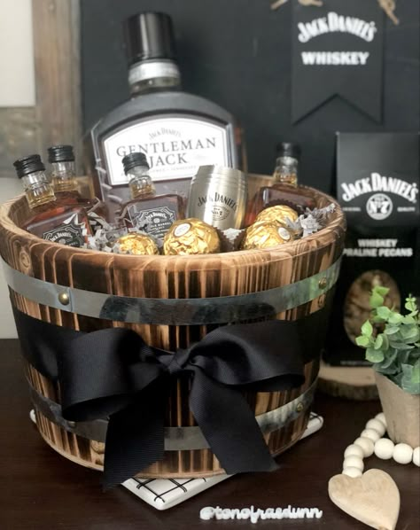 DIY-Whiskey-Tasting-Basket