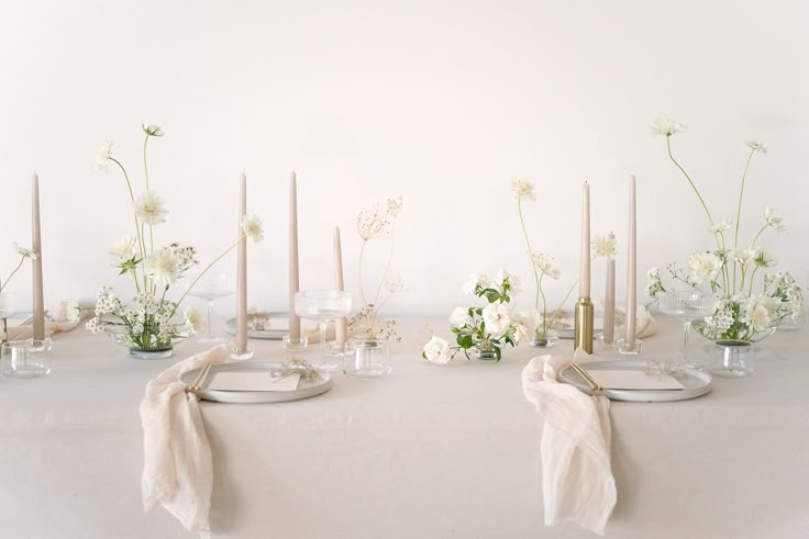 Elegant-Glassware-and-Crisp-White-Linen