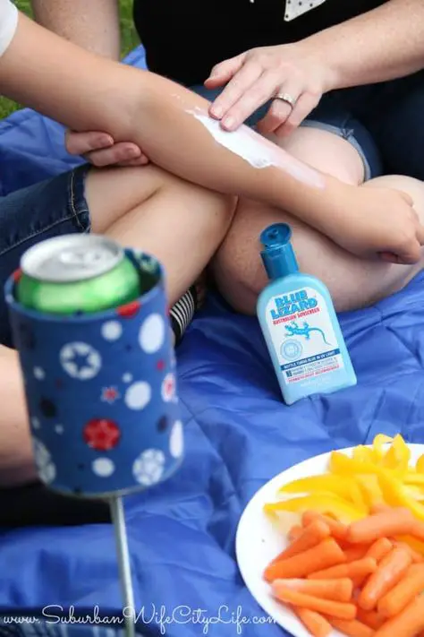 Firecracker-Cup-Holders-as-33-Firecracker-Themed-DIY-Projects-to-Light-Up-Your-Independence-Day.