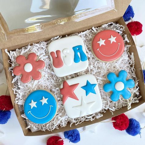 Patriotic-Themed-Cookie-Boxes-as-27-Creative-4th-of-July-Party-Favors-Your-Guests-Will-Love