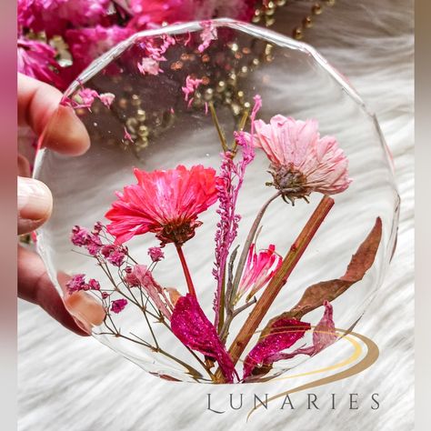 Pressed-Flowers-in-Resin-as-39-Stunning-Mothers-Day-Centerpieces-That-Will-Elevate-Any-Table