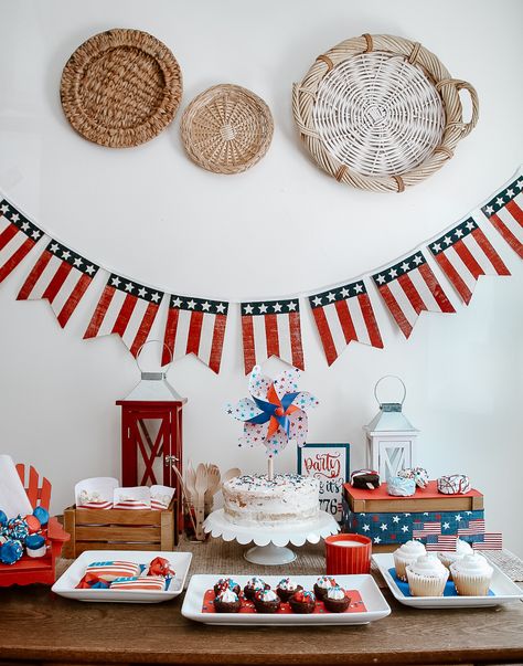 a-Patriotic-Dessert-Table.