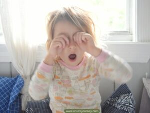 toddler-feeling-sleepy-Toddler-Sleep-Schedules-that-actually-works