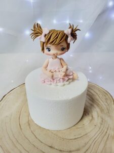 this is a Fondant Baby Figurines Cake for a baby shower