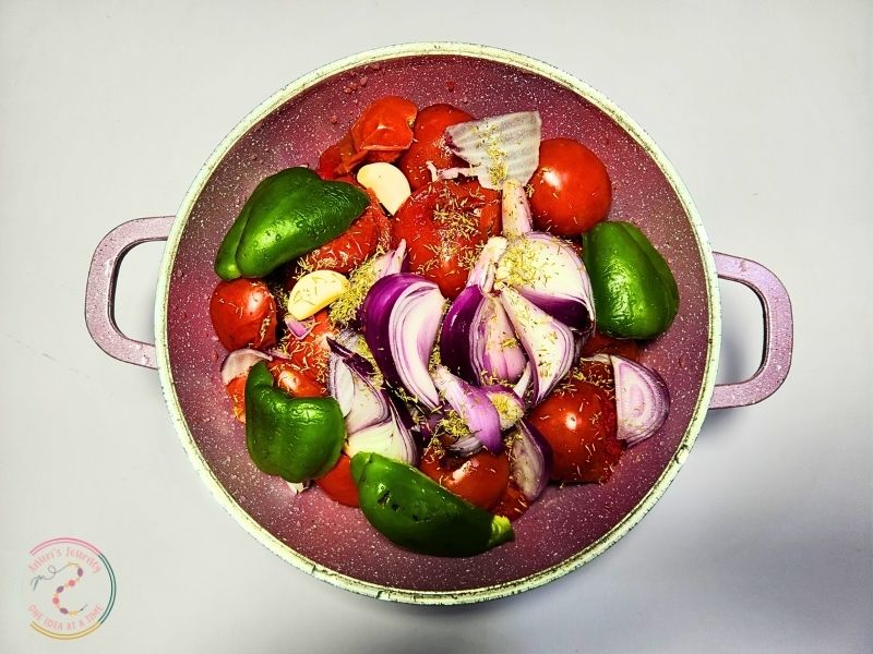 preparing-the-pepper-mix-for-tomato-stew-recipe