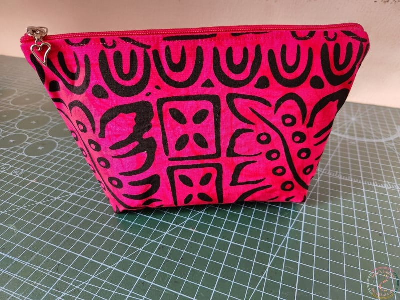 final-press-diy-makeup-bag
