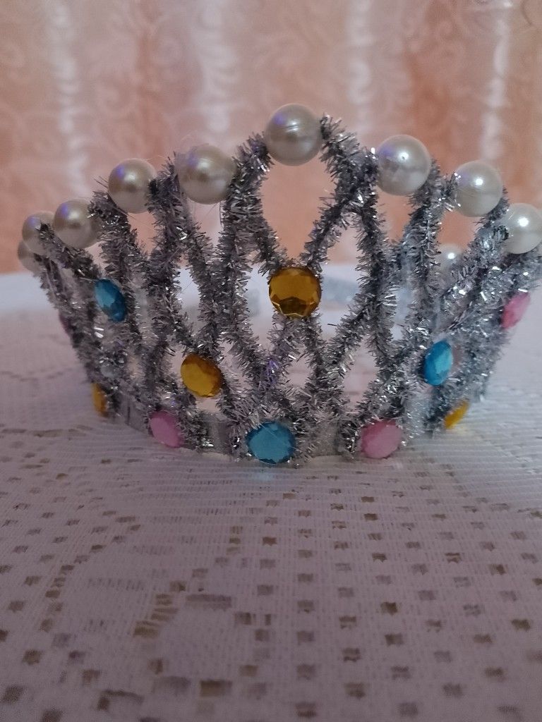 Pipe Cleaner Crowns with Jewels