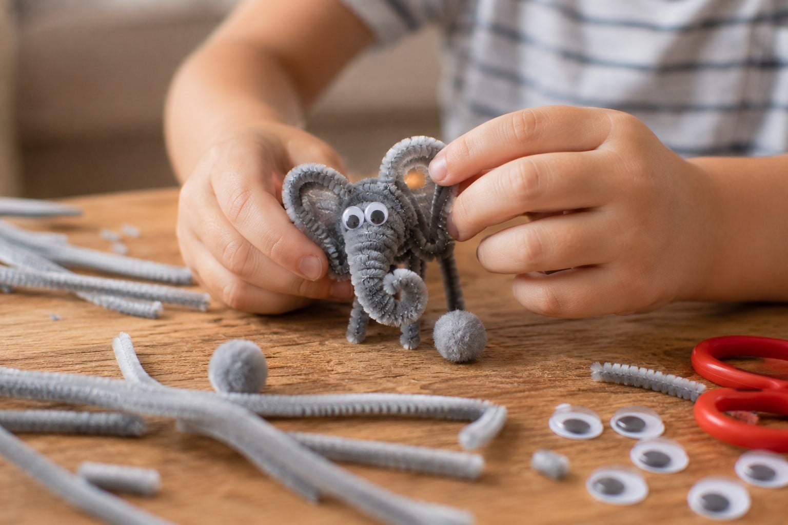 pipe cleaner elephant craft