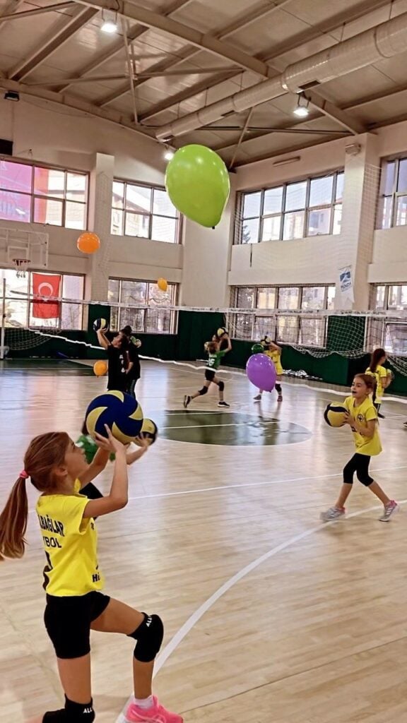 Balloon Volleyball