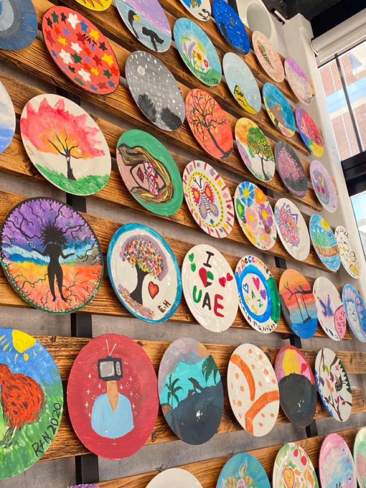 Create a Paper Plate Gallery