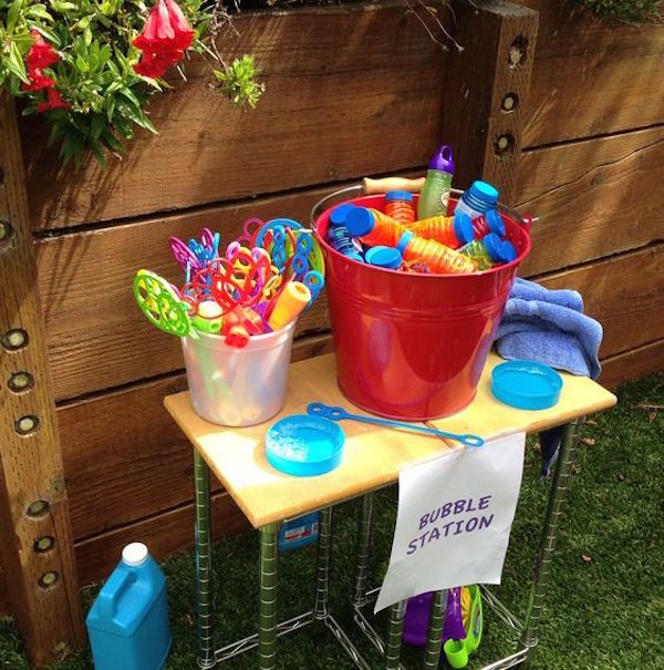 Outdoor Bubble Station