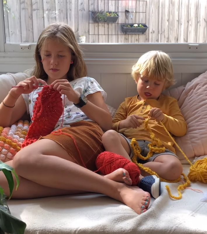 finger knitting