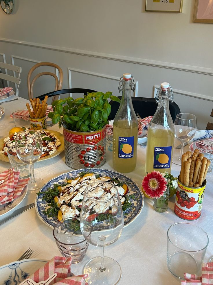 A-Night-at-the-Italian-Cafe-Creative-Birthday-Party-Themes-For-Couples