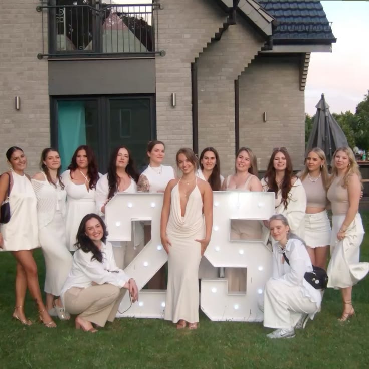 All-White-25th-Birthday-Party-Ideas