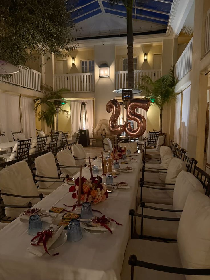 Backyard-Dinner-25th-Birthday-Party-Ideas