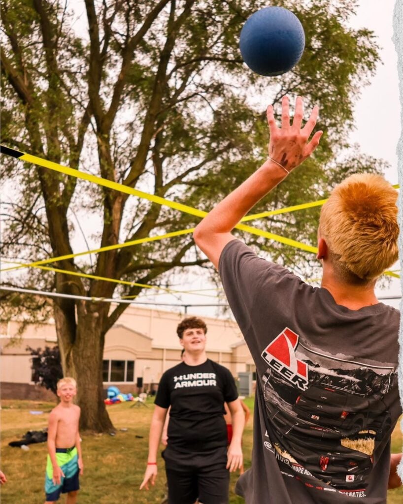Balloon-Volleyball.