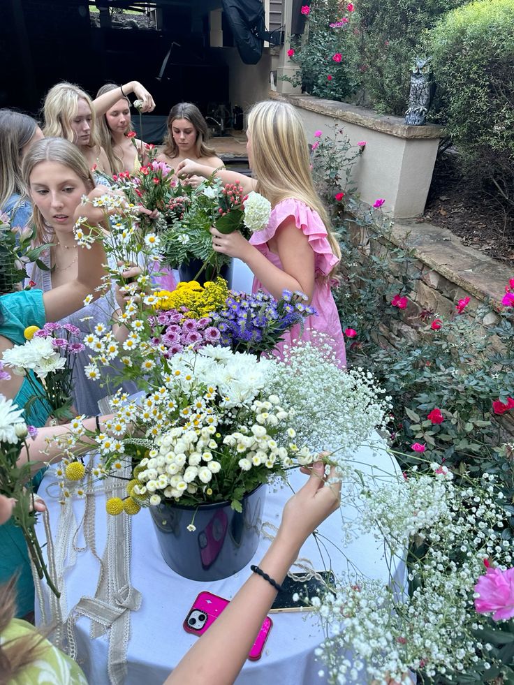 Birthday-Planting-Afternoon-small-birthday-party-ideas-for-teens