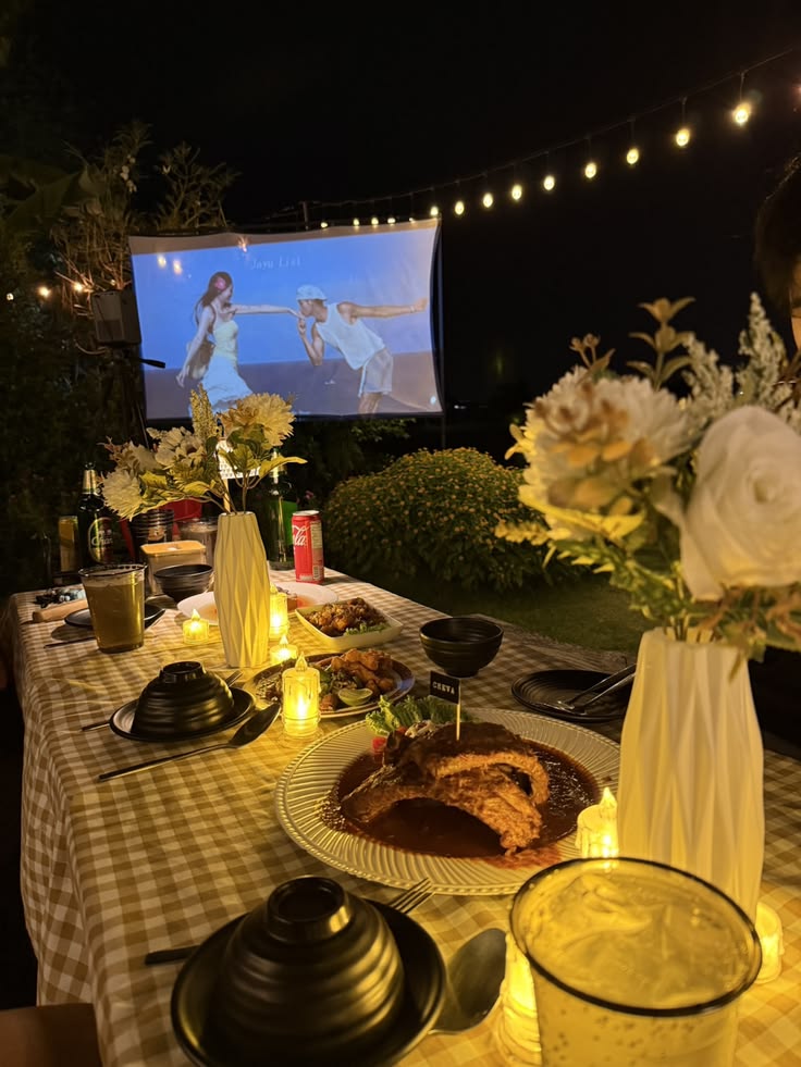 Dinner-Built-Around-a-Movie.