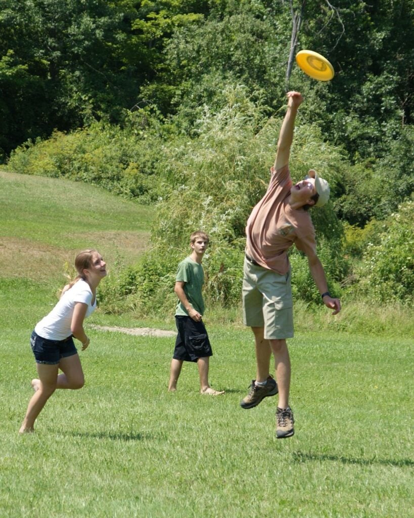 Teens-playing-Frisbee.