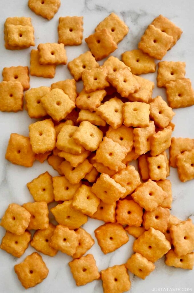 Homemade-Cheese-Crackers
