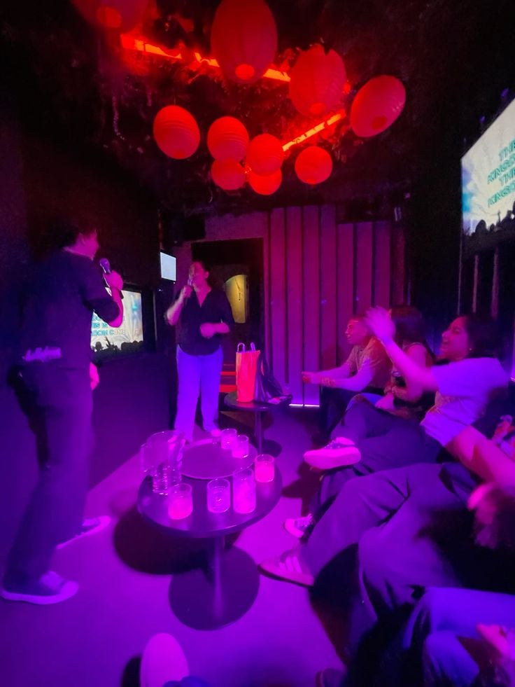 Host-a-Karaoke-Birthday-Night-40th-Birthday-Party-Ideas.