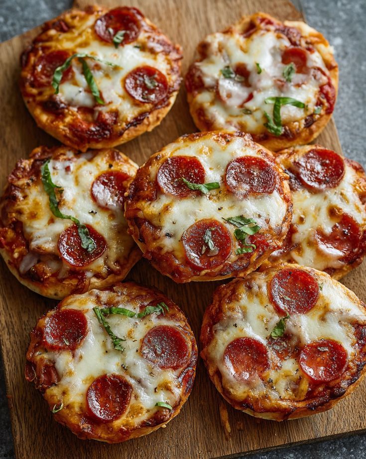 Mini-Bagel-Pizzas-With-Separate-Toppings.j