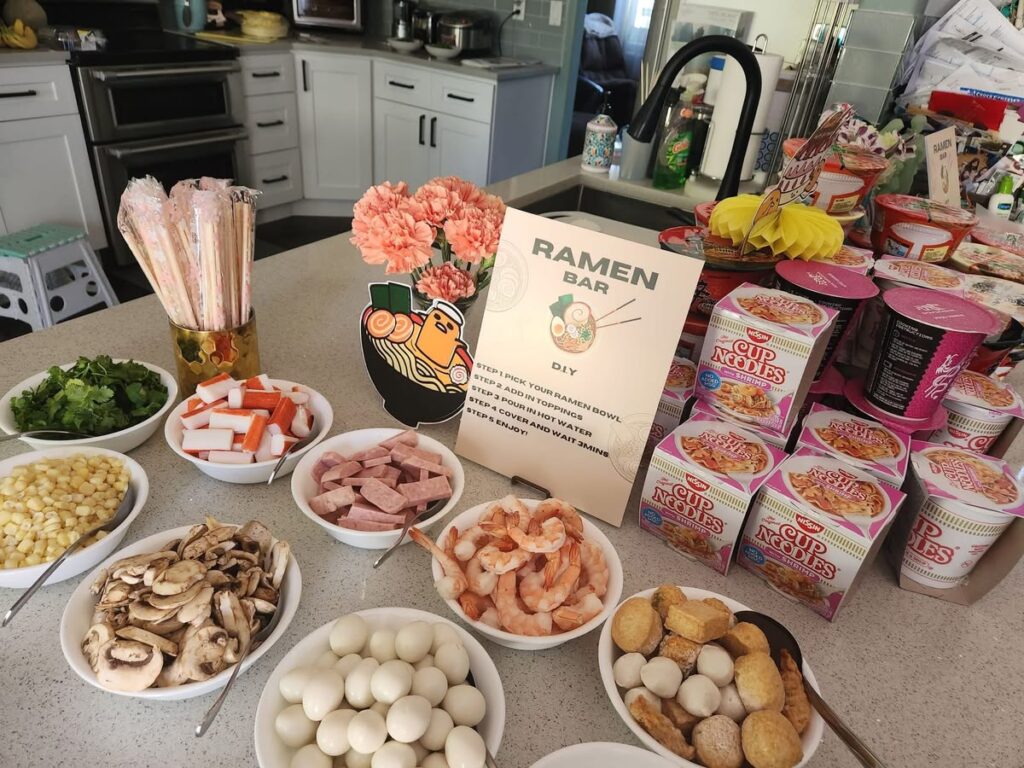 Mini-Ramen-or-Hot-Pot-Bar.