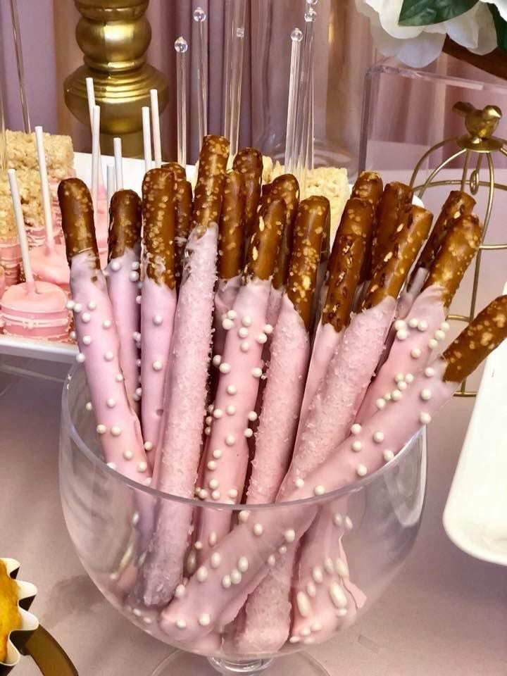 Pretzel-Rods-With-Individual-Dip-Cups.