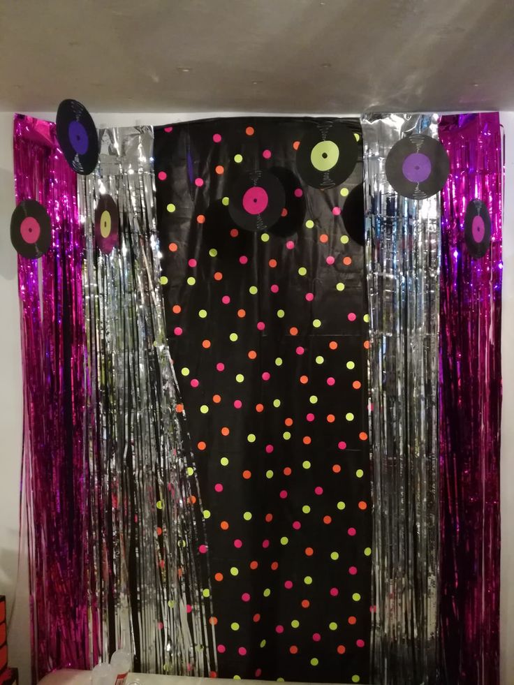 Retro-Themed-25th-Birthday-Party-Ideas