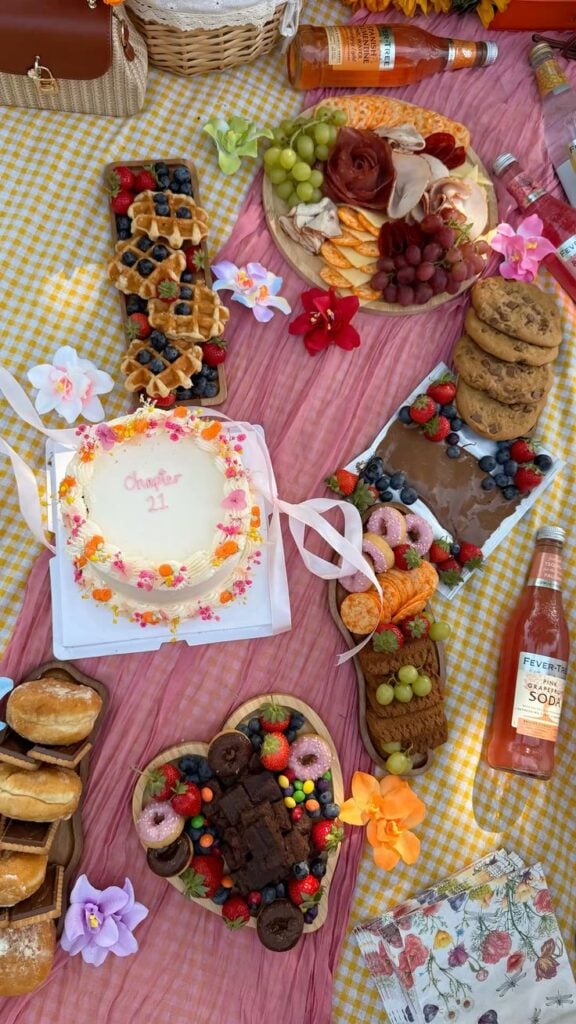 Small-Birthday-Picnic-With-One-Special-Detail
