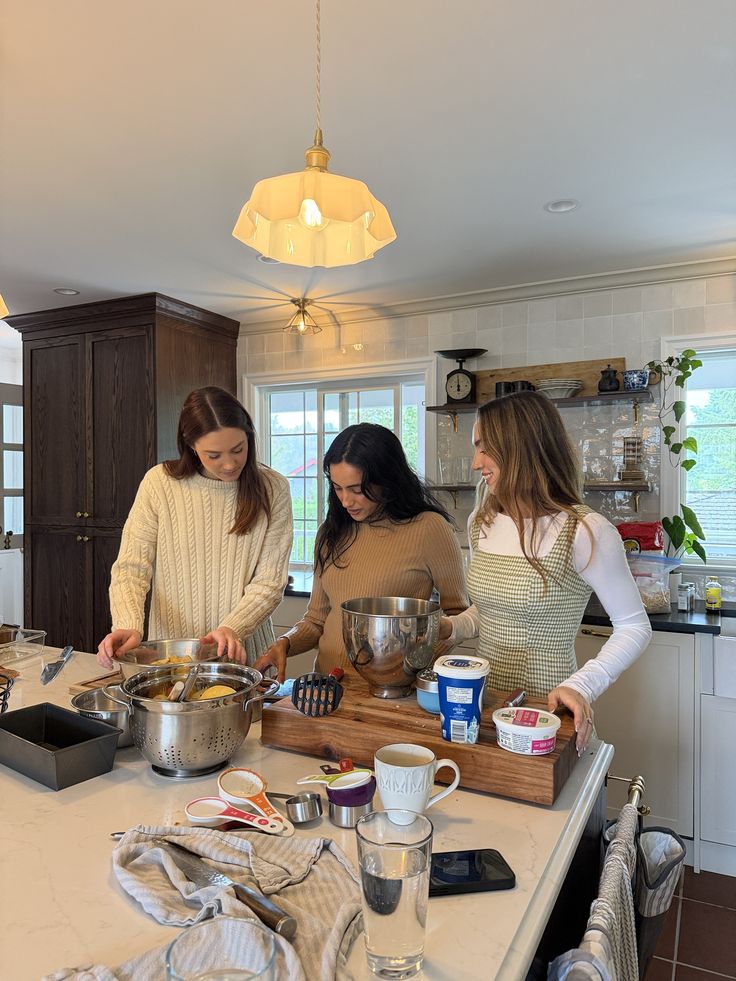 Teen-girls-cooking-party.