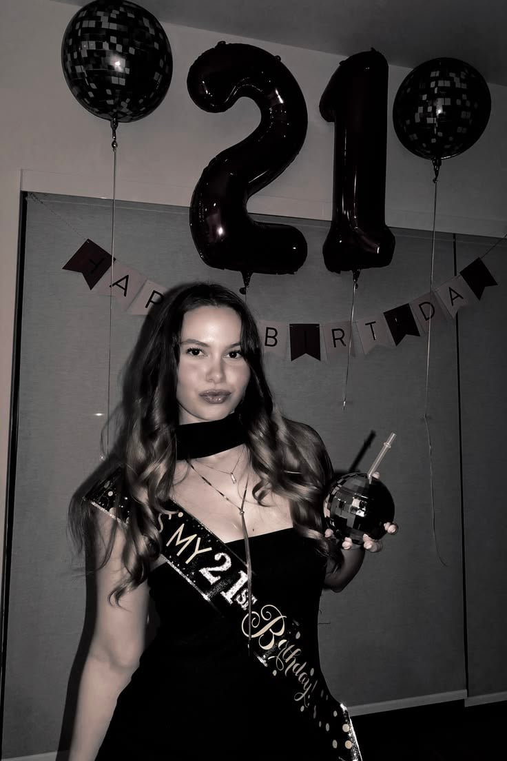 Throw-a-Glamorous-All-Black-21st-birthday-party-ideas