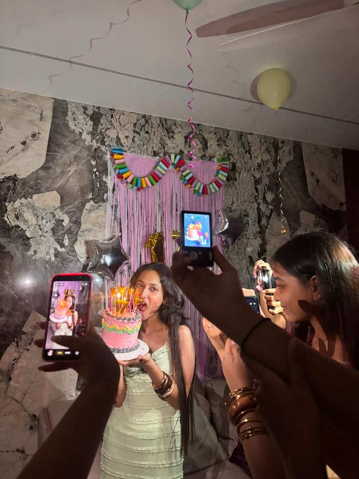 Turn-the-Birthday-Into-a-Fun-Photo-Party