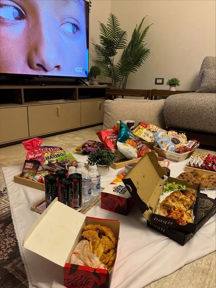 Turn-the-Living-Room-Into-a-Cozy-Movie-Night.