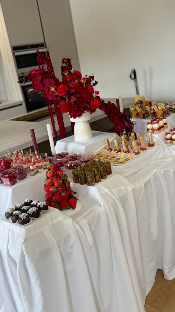 Vamp-Romantic-Dessert-Evening.